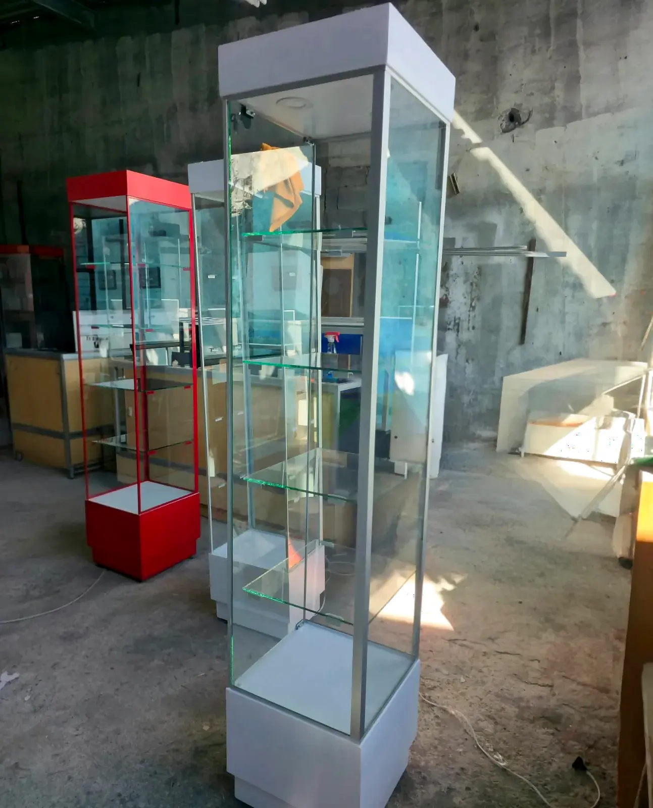 Vitrina tipo columna blanca